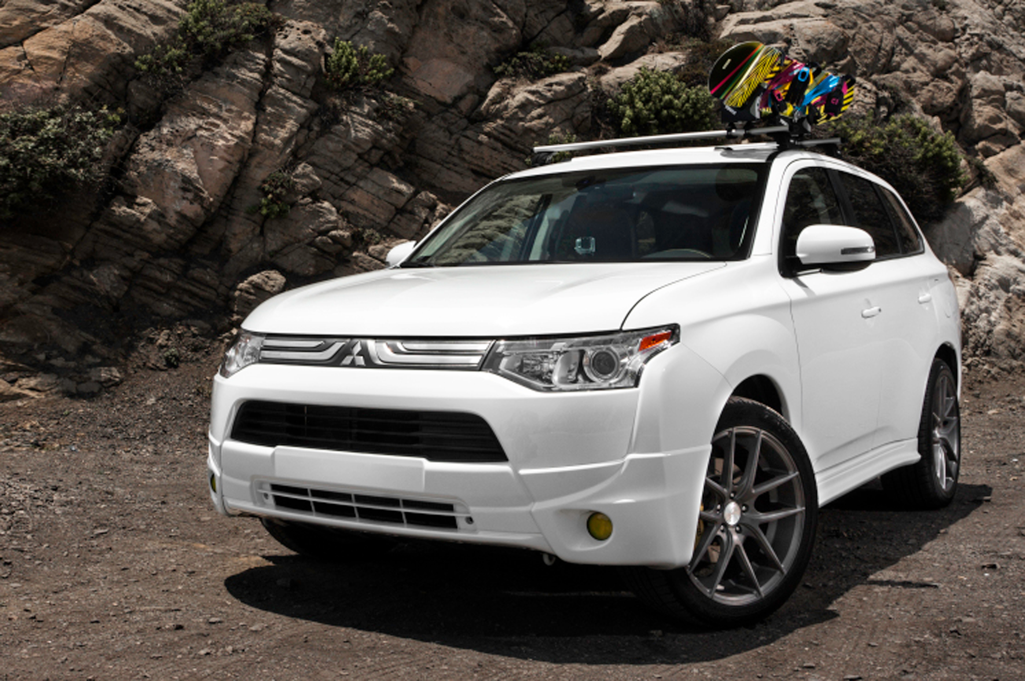 Тюнинг митсубиси аутлендер 3. Mitsubishi Outlander Sport 2014. Mitsubishi Outlander Custom. Mitsubishi Outlander 2014 тюнинг. Outlander 3 спорт.