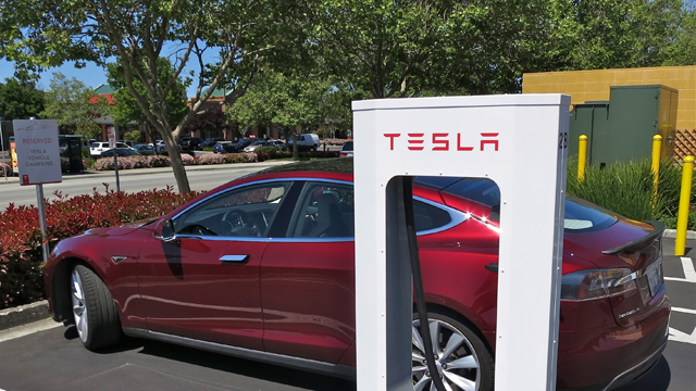 Tesla's First Battery-Swap Station Coming This Year